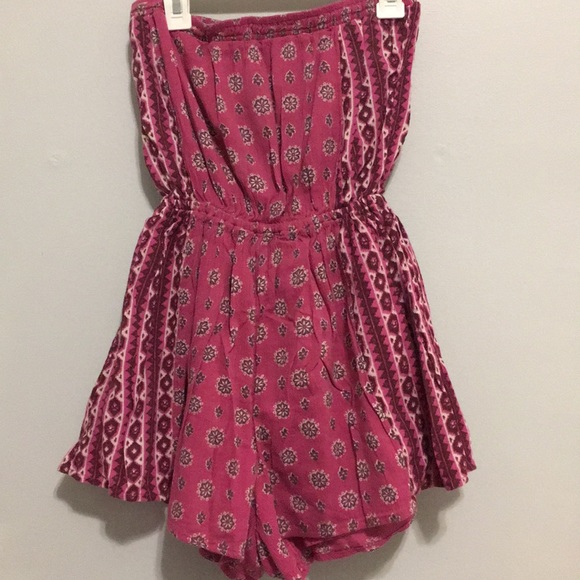 Pink hollister romper - Picture 2 of 4